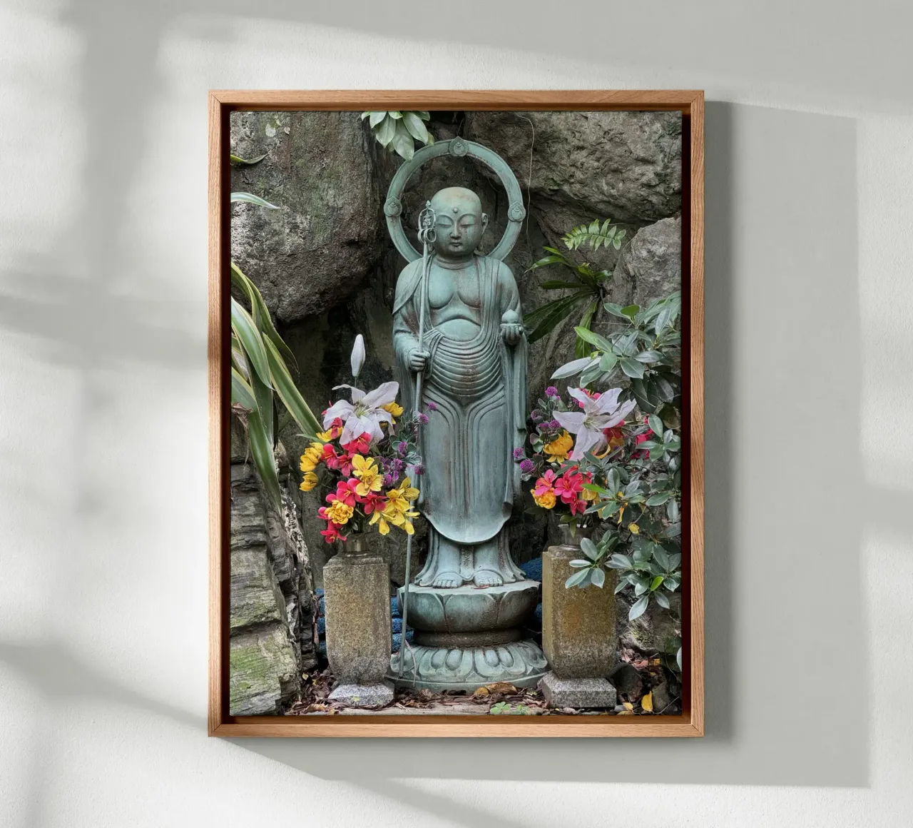 Guardiano della pace in un giardino giapponese tela con Cornice a cassetta da byrieneke