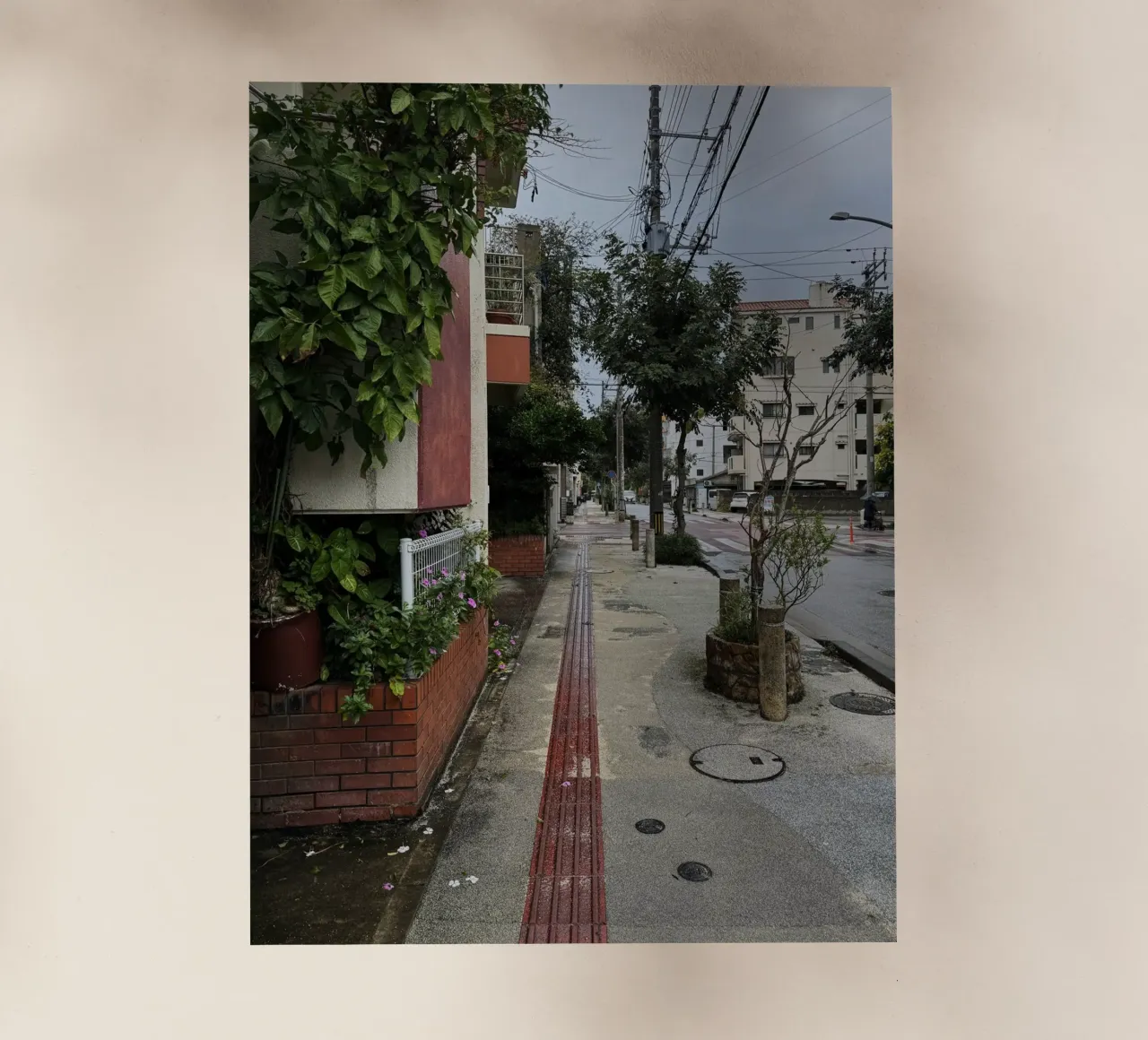 Strada vuota a Naha, Okinawa pellicola backlit da byrieneke