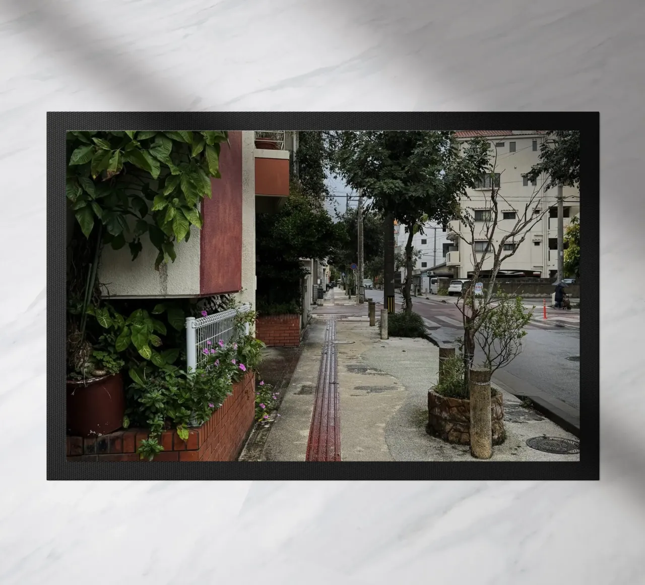 Strada vuota a Naha, Okinawa zerbino da byrieneke