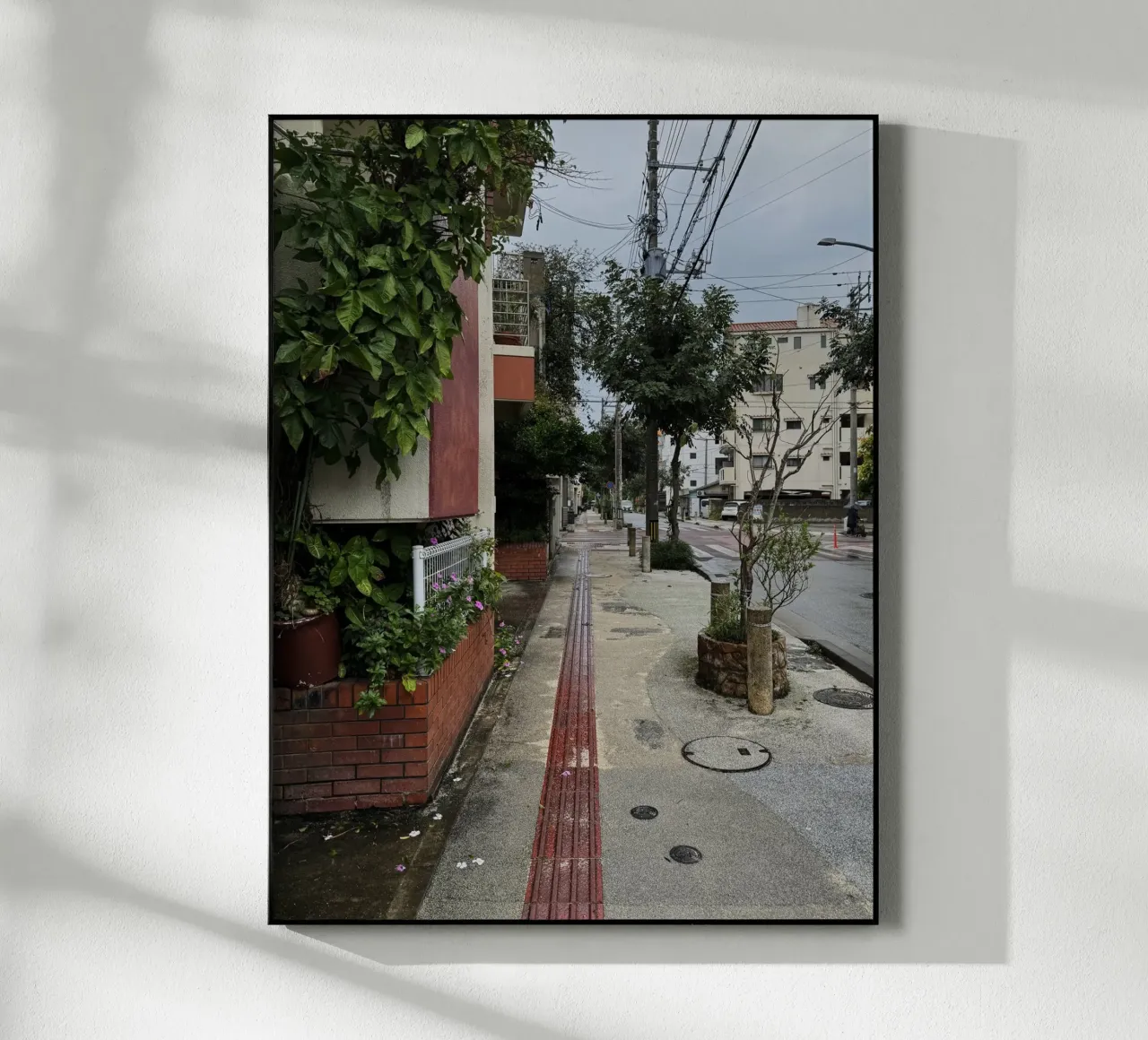 Strada vuota a Naha, Okinawa plexiglass da byrieneke