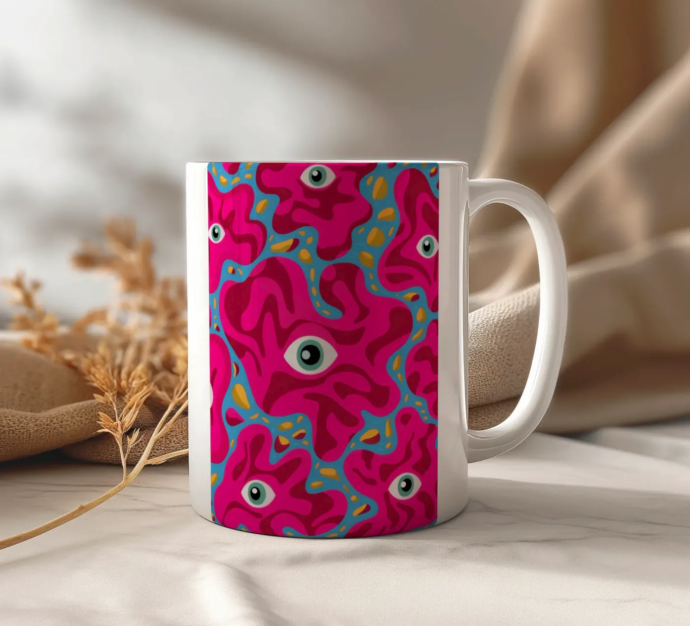 Motif psychédélique de l'œil mug en céramique de Thistle Bloom