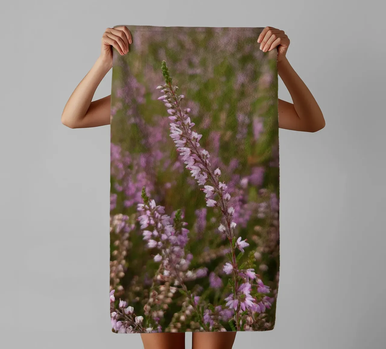 Fiori di erica rosa e viola asciugamano da bagno da byrieneke