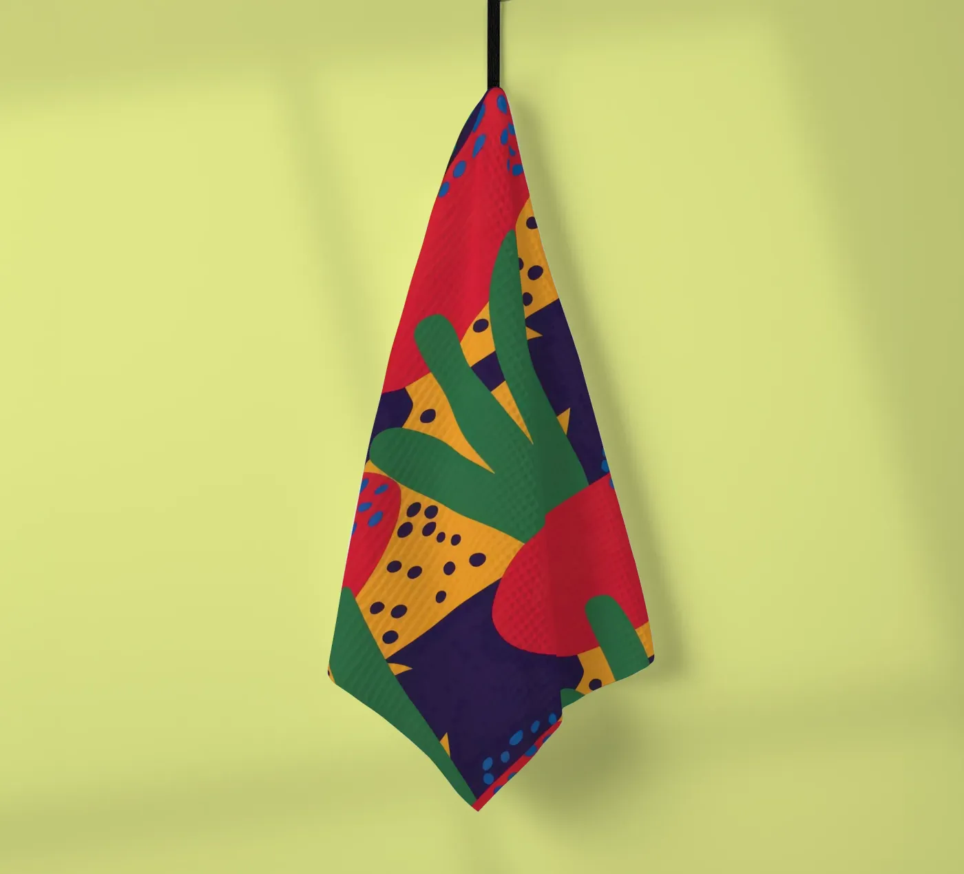 Red Beast Pattern Geschirrtuch von Thistle Bloom