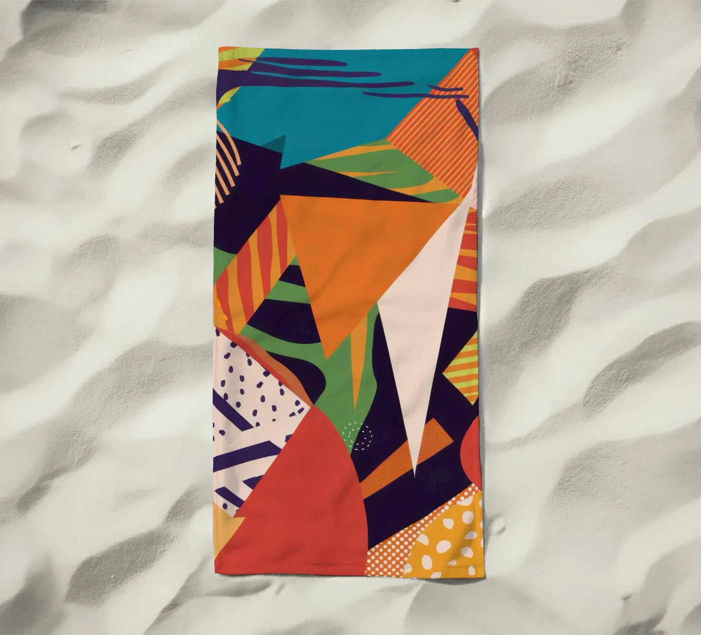 Lebendige Muster-Collage Strandtuch von Frosh Pallete