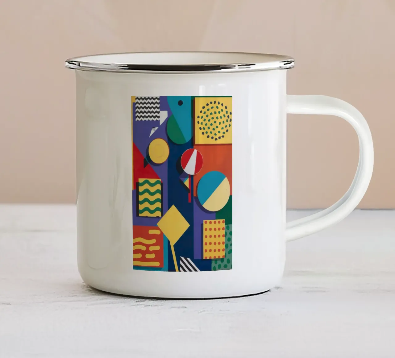Collage geometrico di giochi tazza in smalto da Line Fable