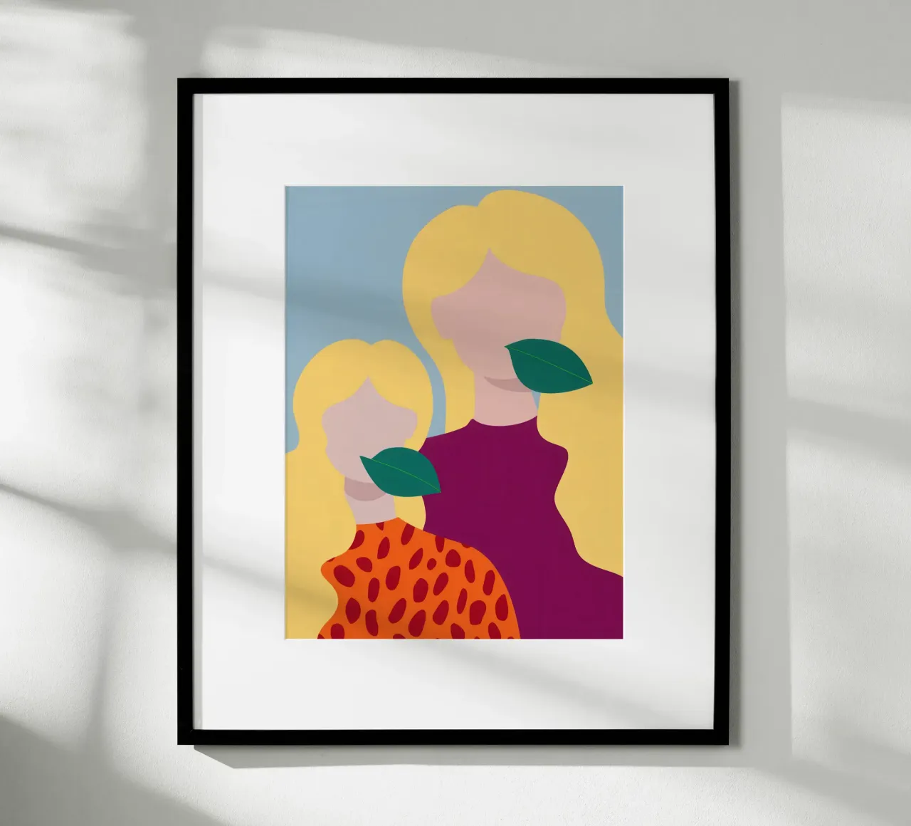 L'abbraccio di una madre poster con telaio in legno da Thistle Bloom