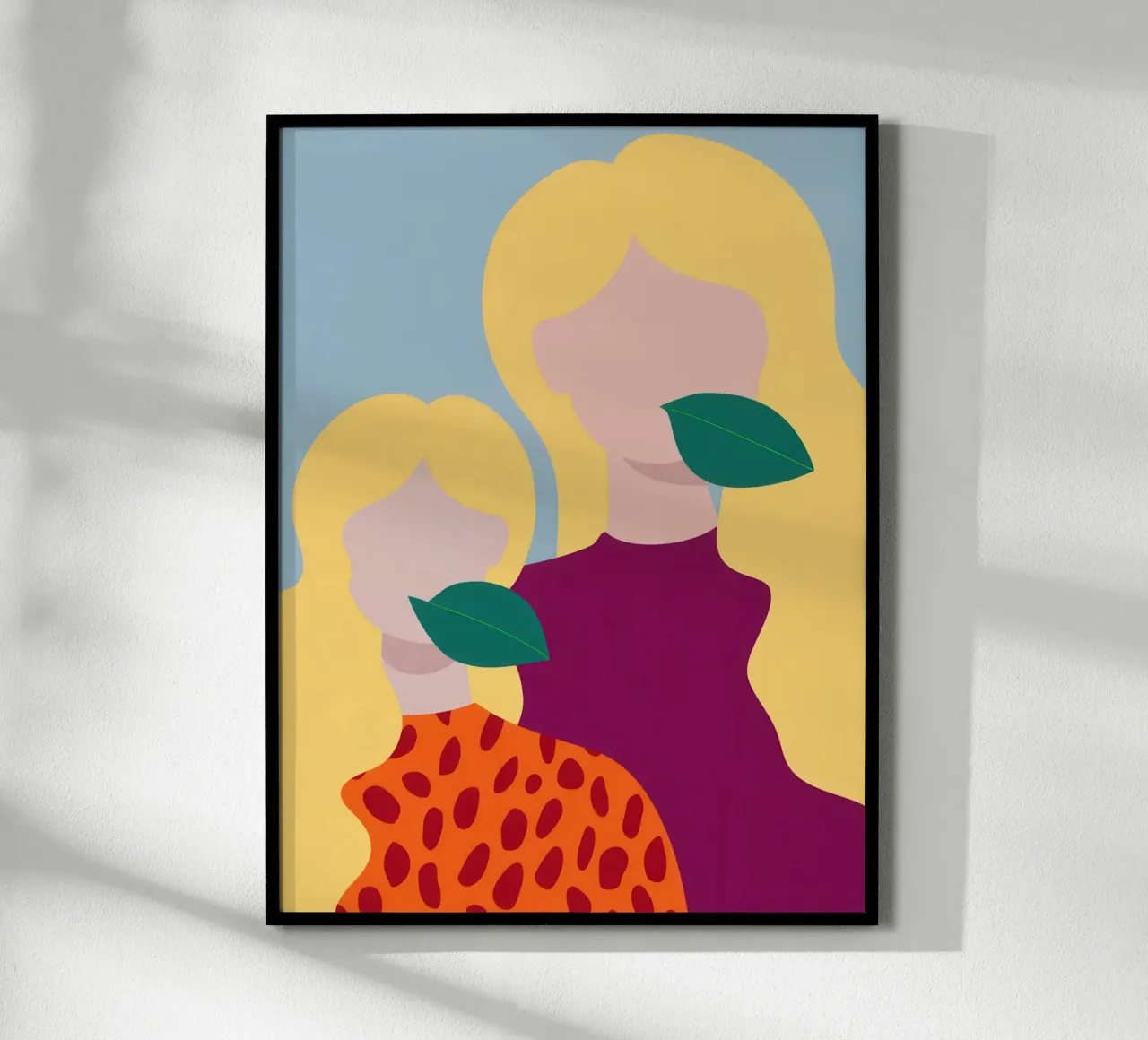 L'abbraccio di una madre poster con telaio in legno da Thistle Bloom