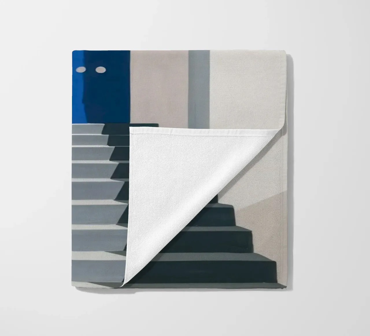 Semplice porta blu telo mare da Line Fable