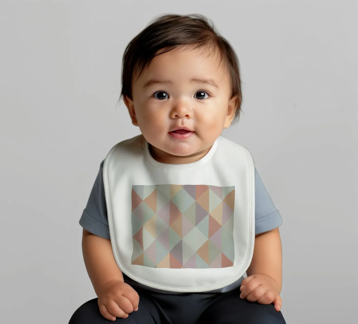 Motif triangulaire coloré bavoir de Metron