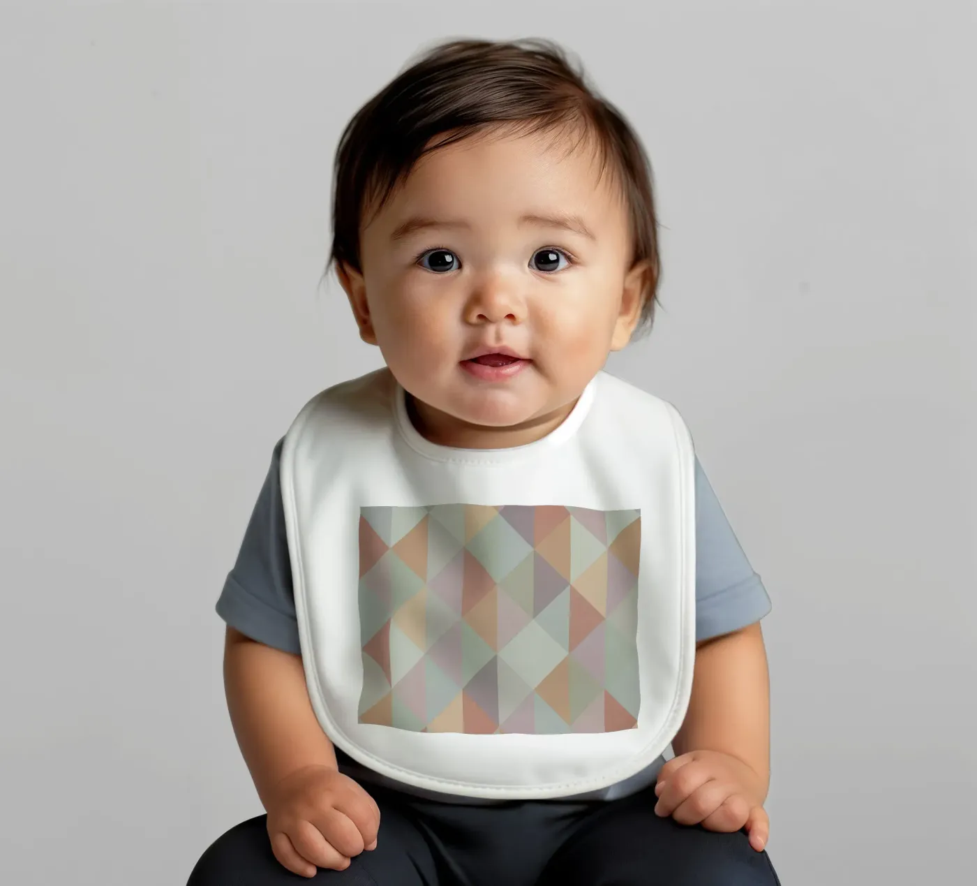 Motif triangulaire coloré bavoir de Metron