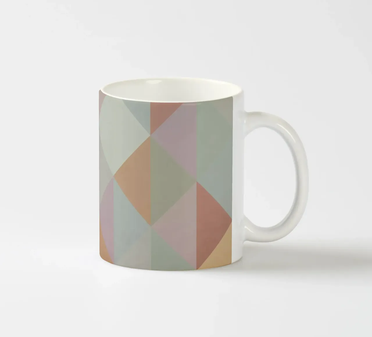 Disegno a triangolo colorato tazza in ceramica da Metron