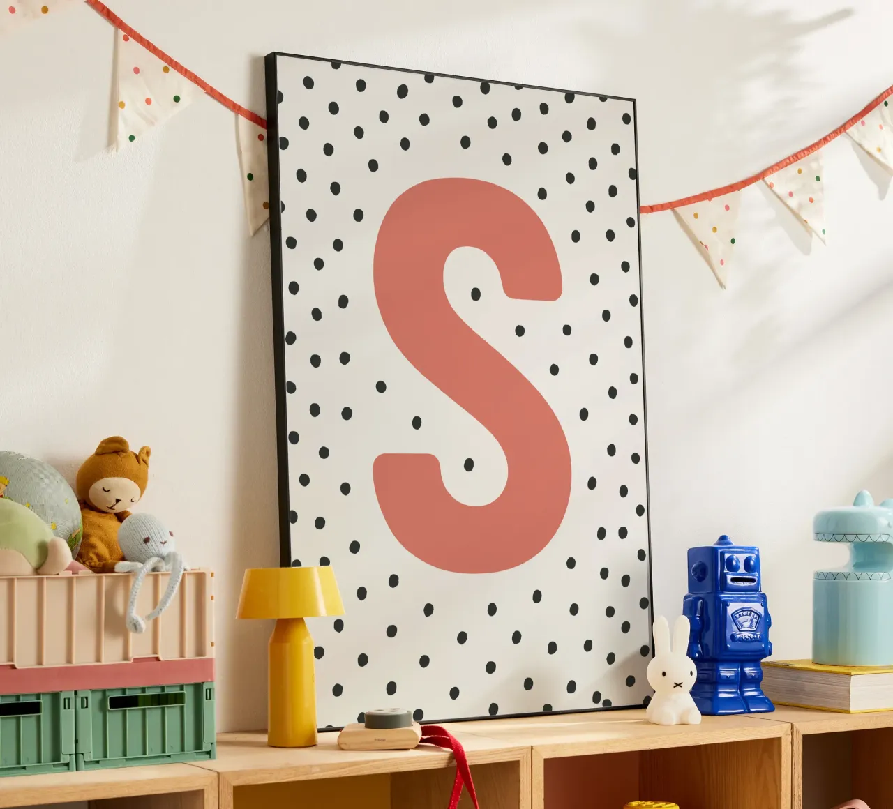 Initial S on dot pattern - Scandinavian style alu-dibond by KidzStudio