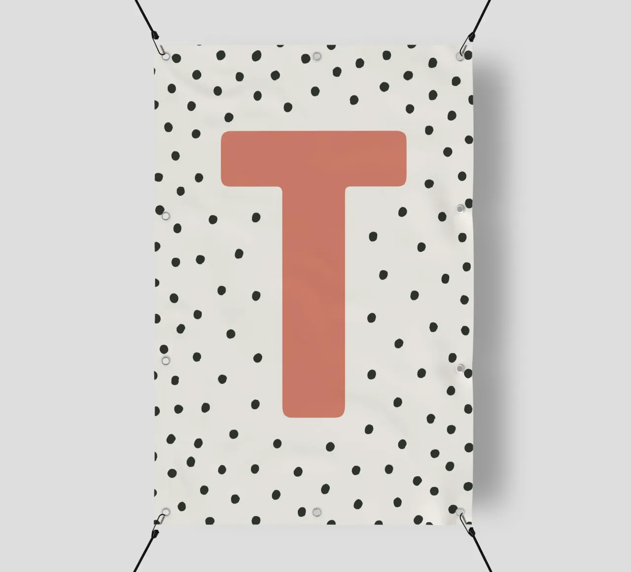 Iniziale T su motivo a pois - stile scandinavo telo in pvc da KidzStudio