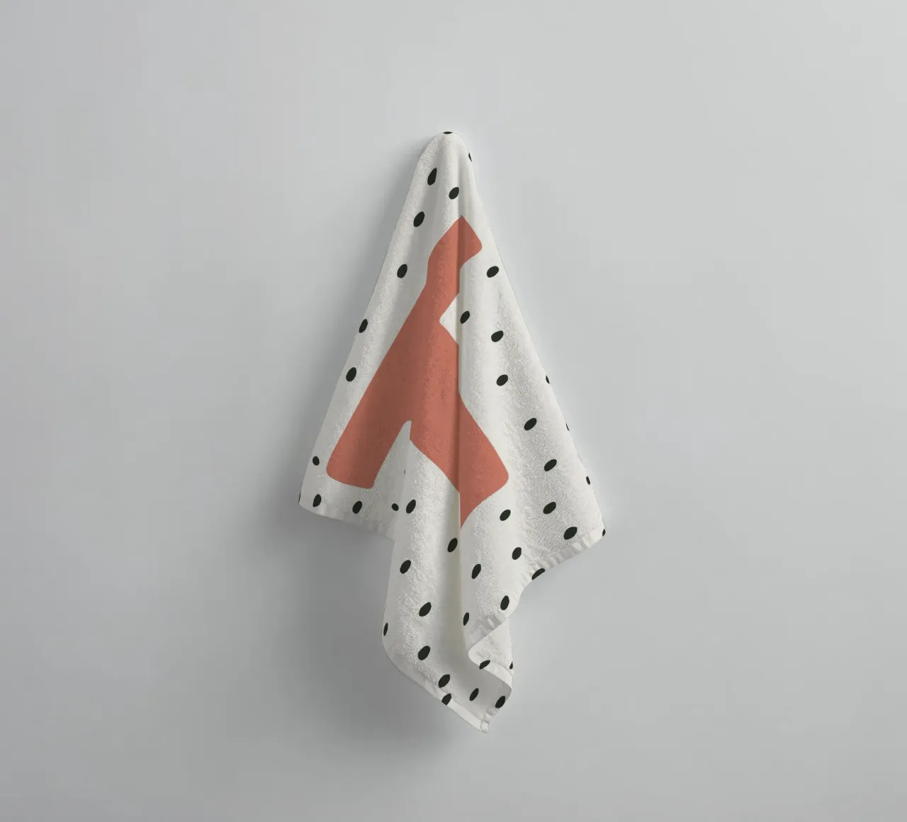 Iniziale T su motivo a pois - stile scandinavo asciugamano da bagno da KidzStudio