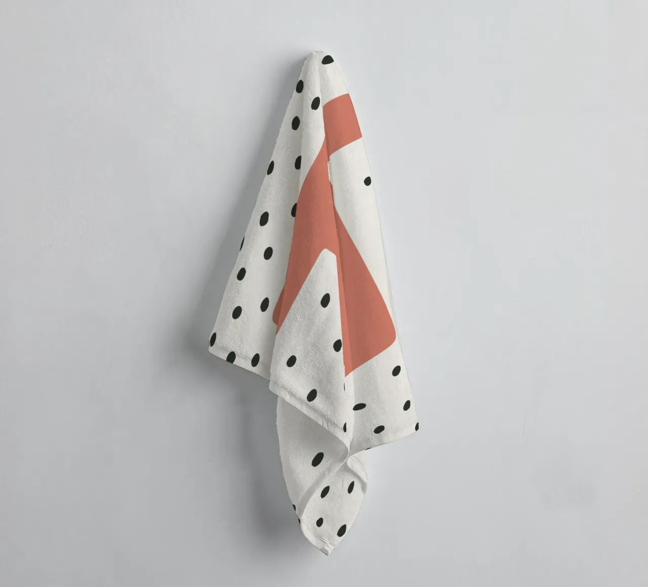 Initiale T auf Punktemuster – Skandinavischer Stil Handtuch von KidzStudio