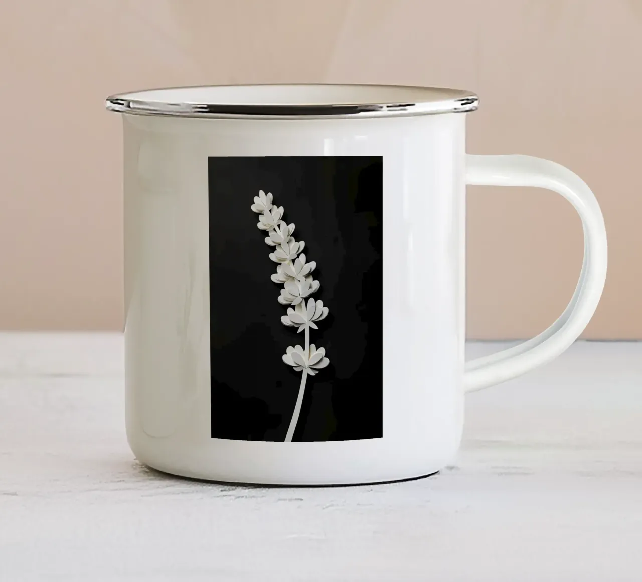 Carta da taglio con fiori bianchi tazza in smalto da Papercut Gallery