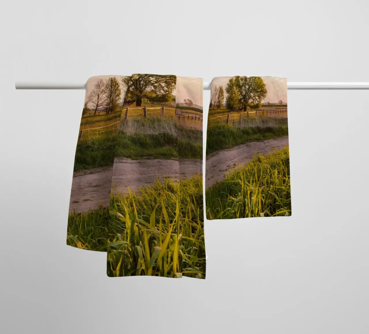 path grass clouds asciugamano da bagno da animal story home