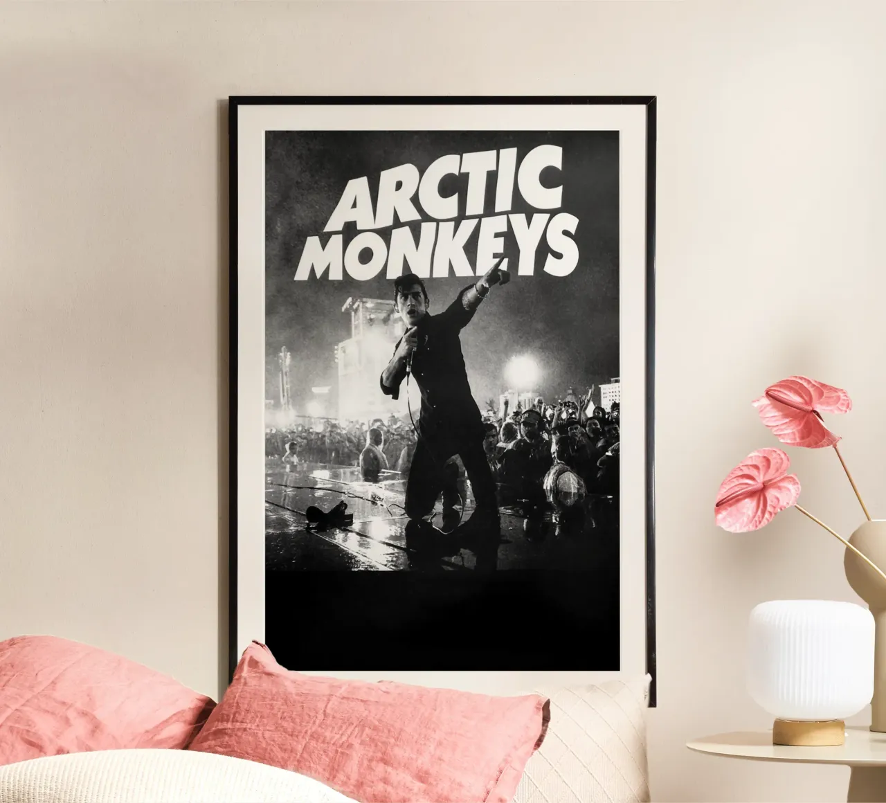 Alex Turner Live Concert Black And White poster con telaio in plastica da ASGONY