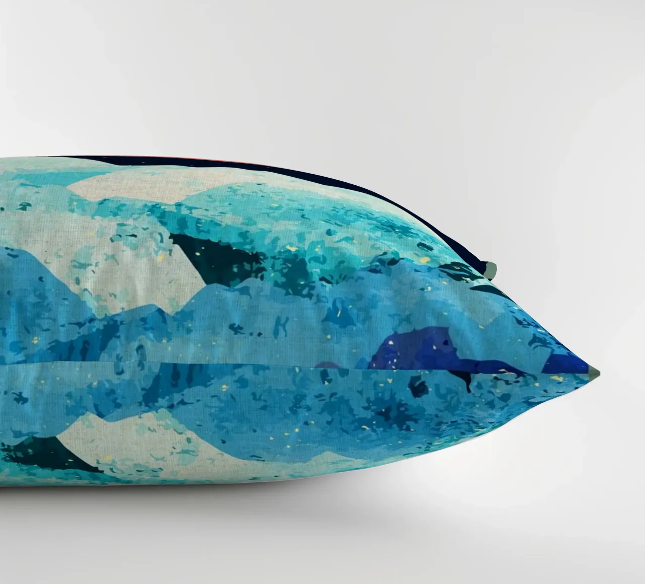 Un mare freddo di primavera cuscino da Ashley Studio