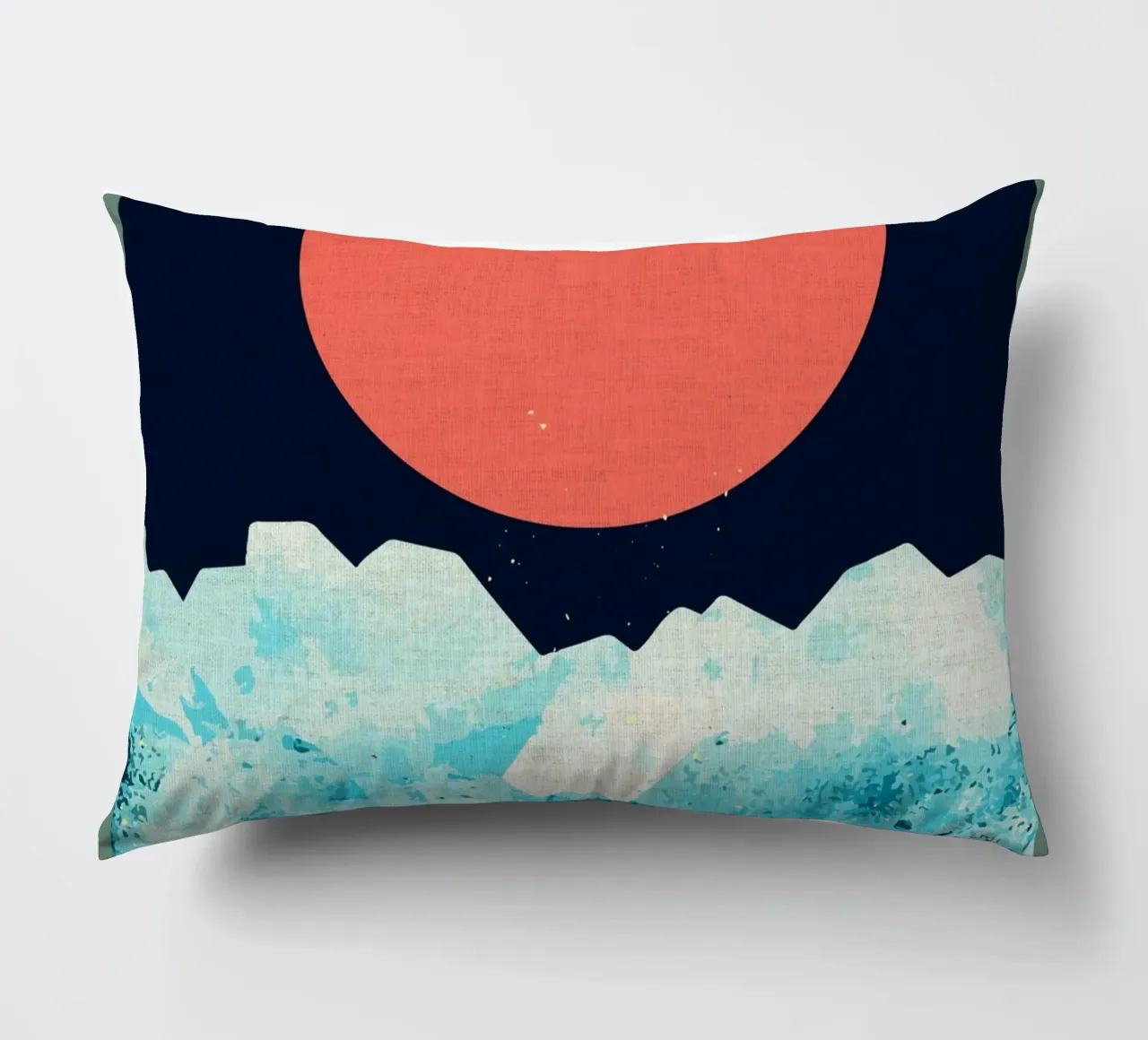 Un mare freddo di primavera cuscino da Ashley Studio