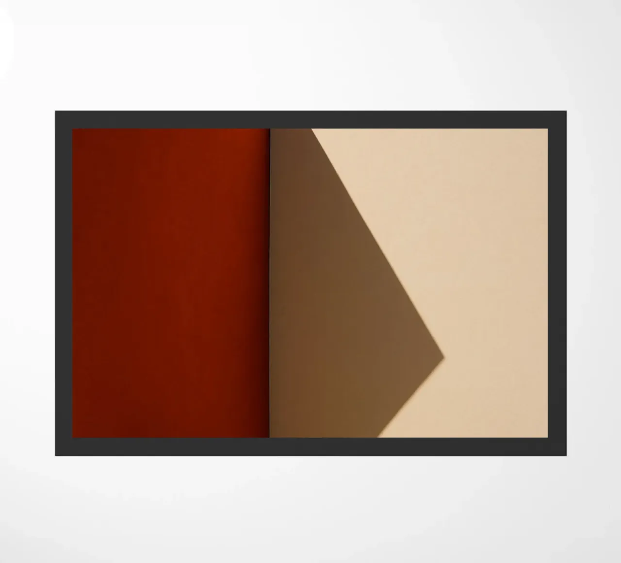 Simple Elegance - Die Poesie des reinen Kontrasts Fußmatte von Affiches Minimalistes