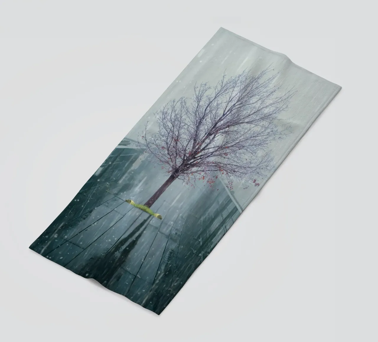 Albero su ponte con neve invernale telo mare da Berwies Artwork