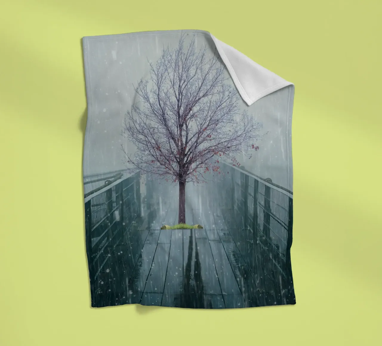 Albero su ponte con neve invernale coperta in pile da Berwies Artwork