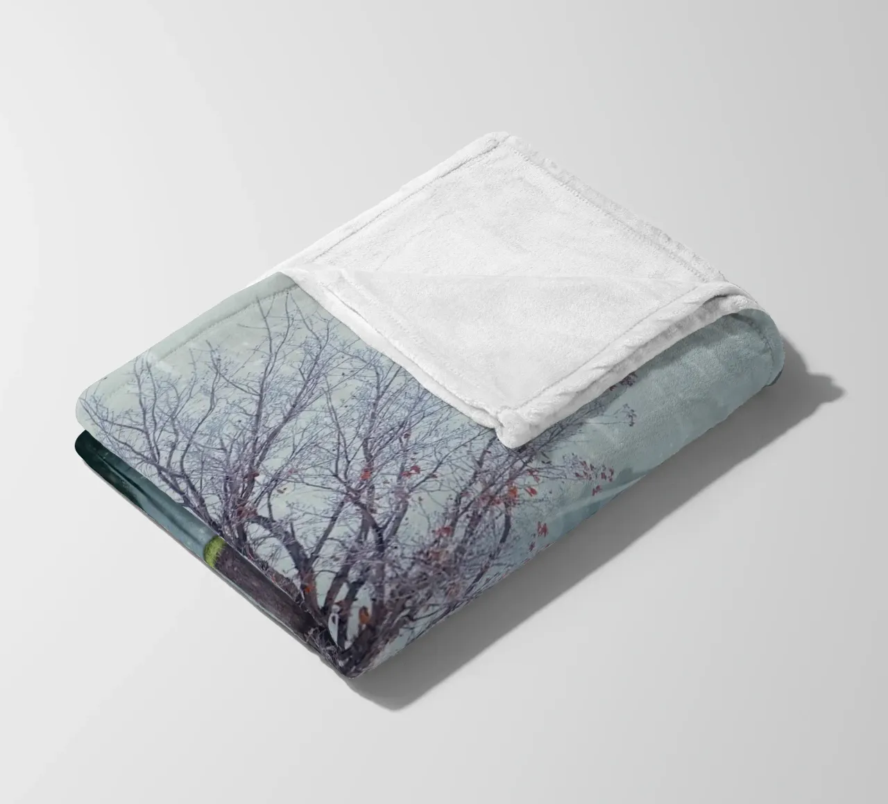 Albero su ponte con neve invernale coperta in pile da Berwies Artwork