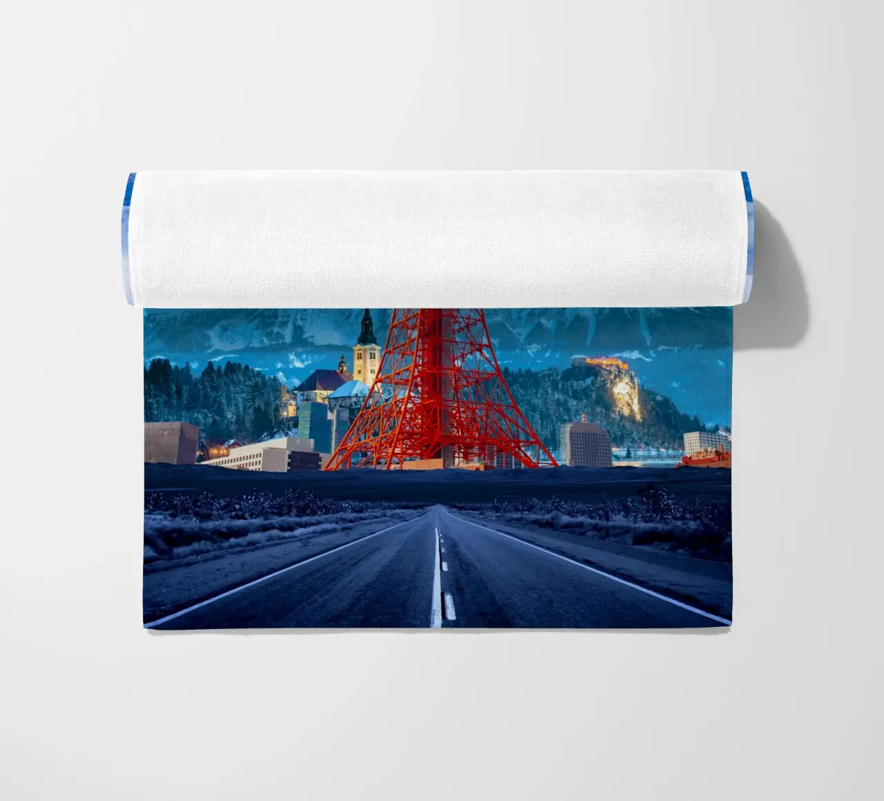 Torre di Tokyo con montagne e strade telo mare da Berwies Artwork