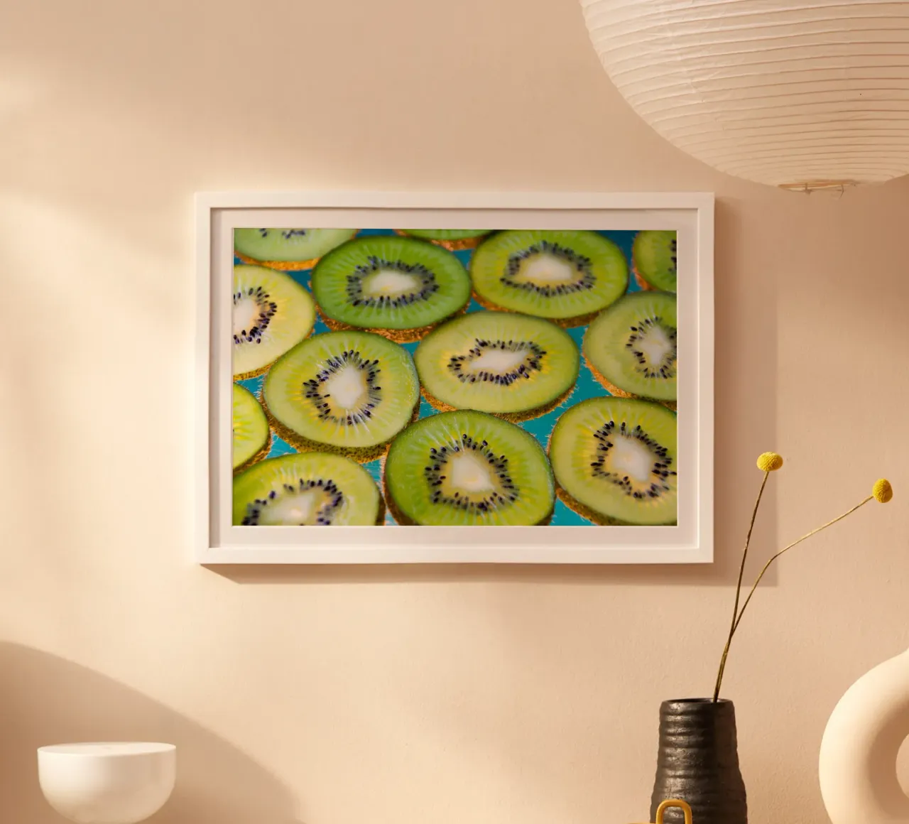 Scontro tra kiwi poster con telaio in legno da StillVibe Home
