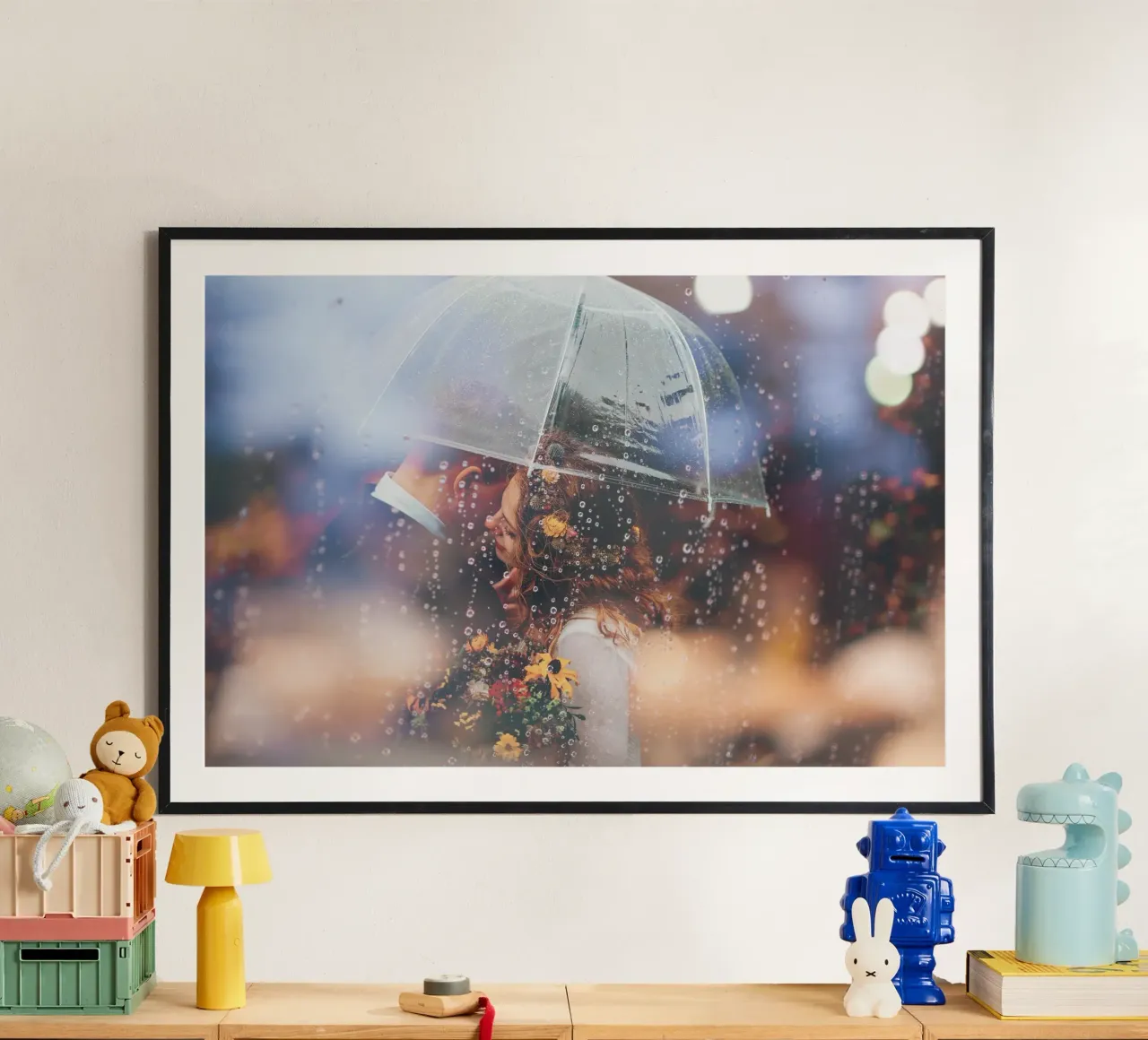 Bacio al chiaro di pioggia poster da StillVibe Home