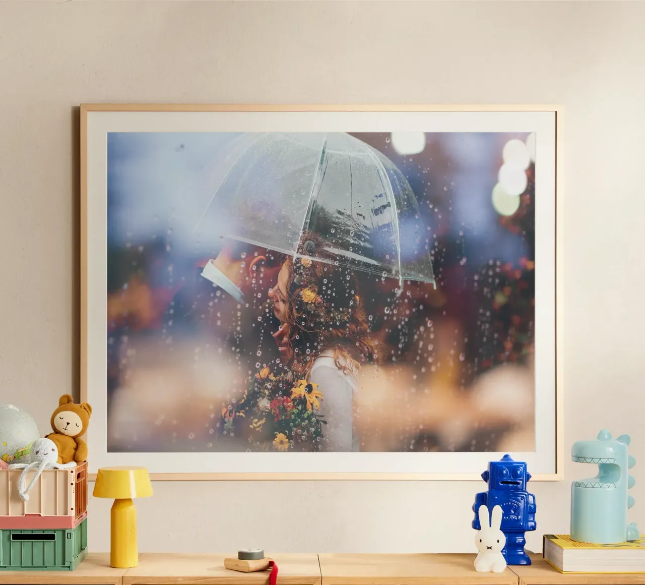 Bacio al chiaro di pioggia poster da StillVibe Home