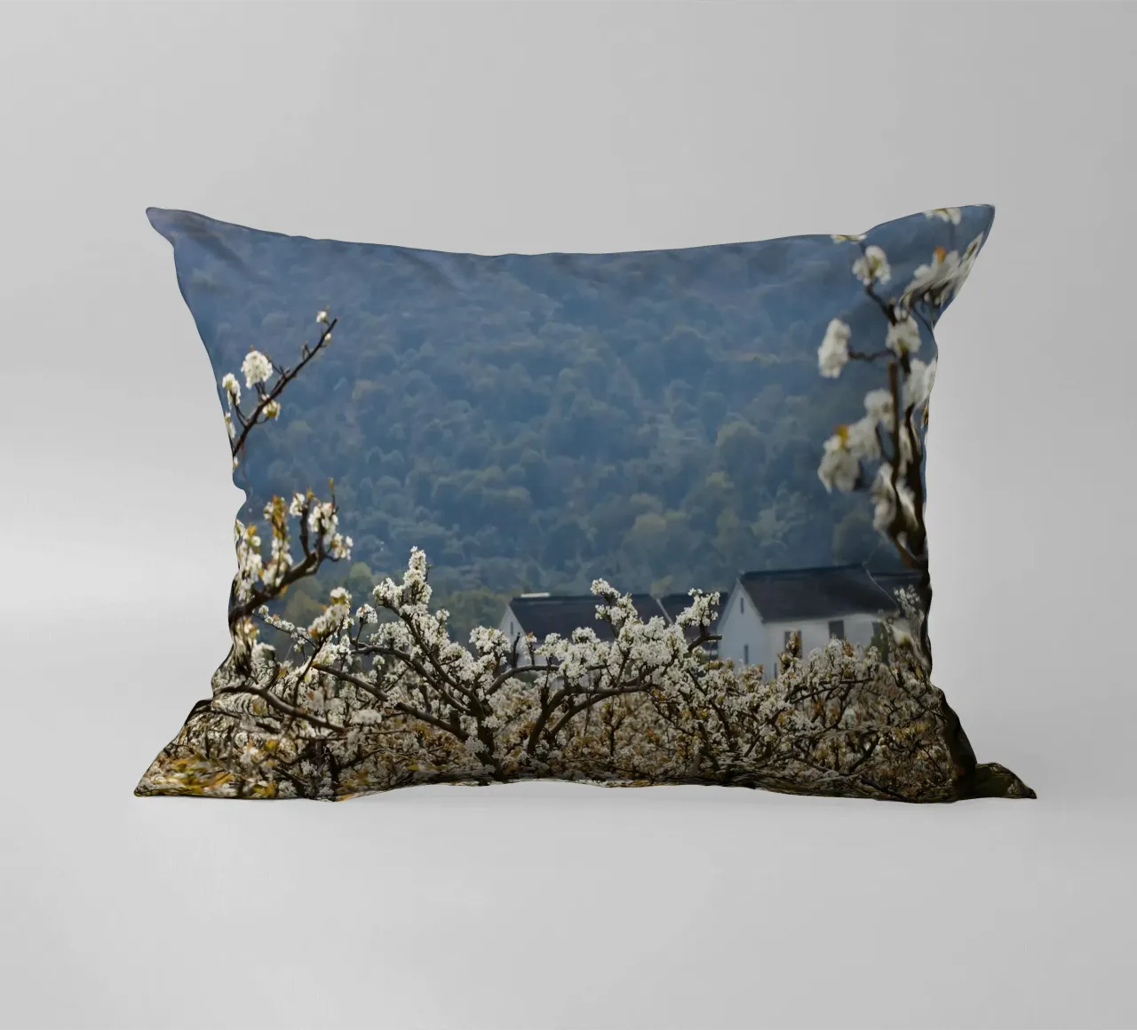 blossoming branches orchard cuscino da Histrol
