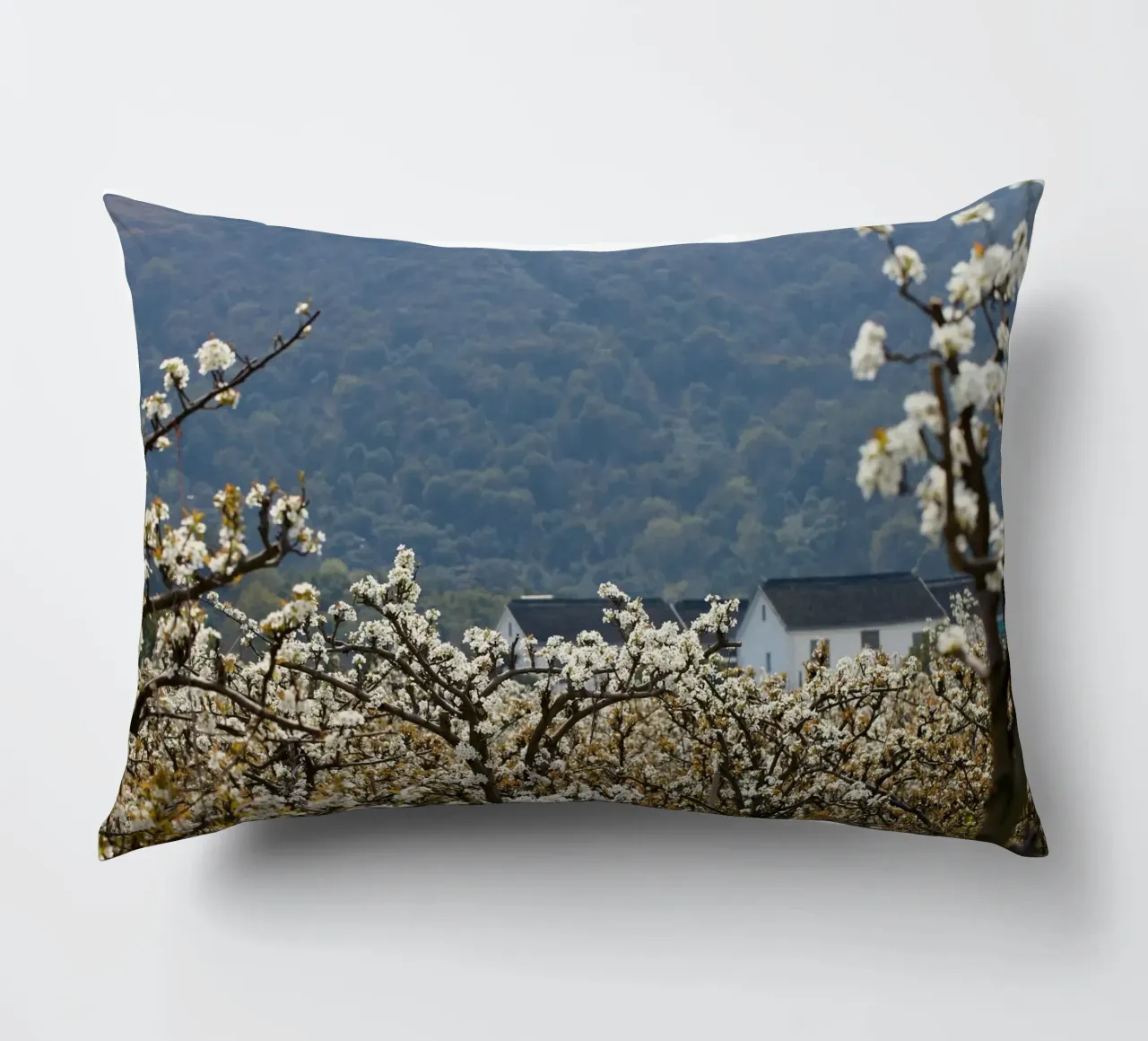 blossoming branches orchard cuscino da Histrol