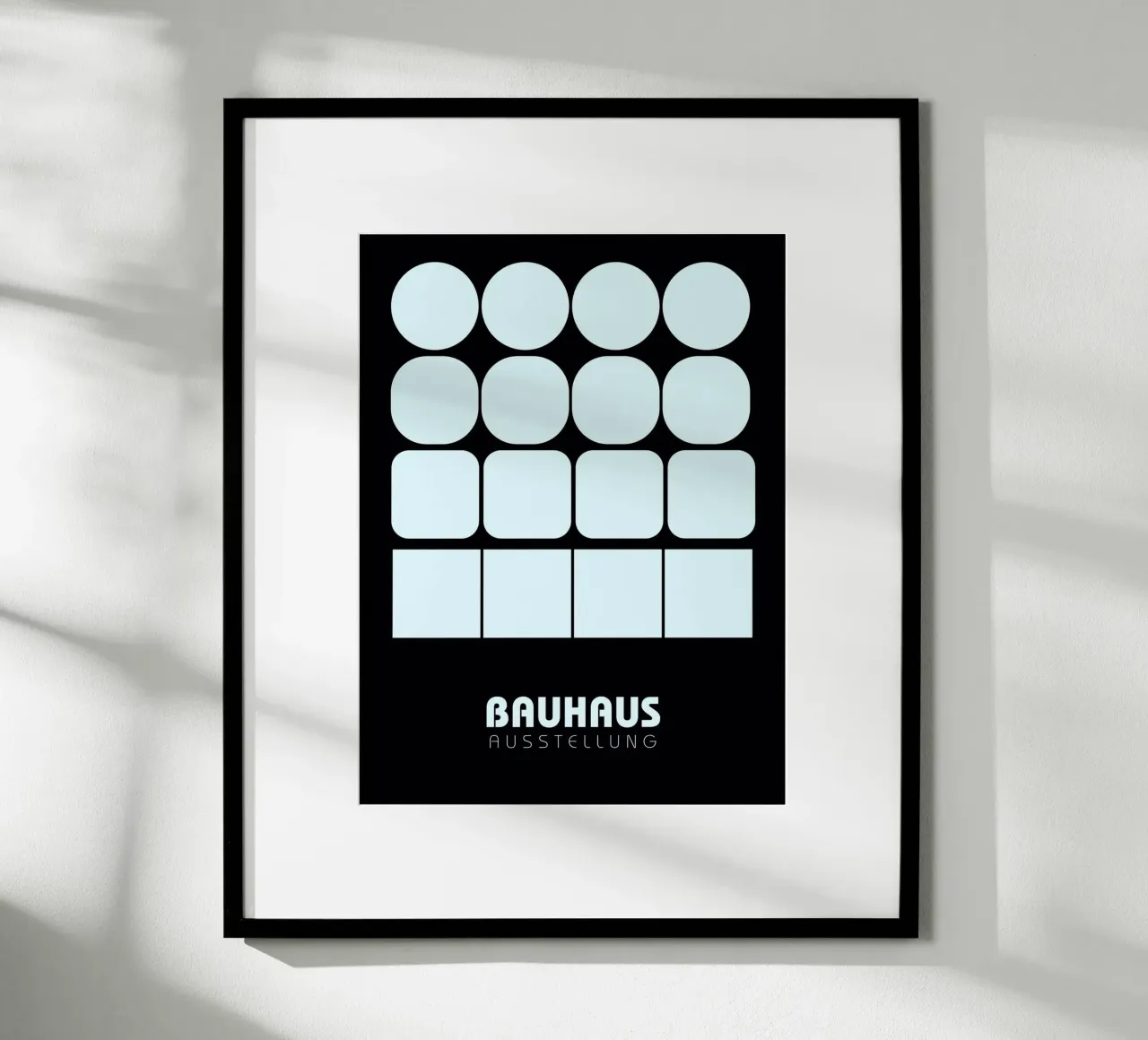 Bauhaus Light Grid – Geometrie in Hellblau & Schwarz Poster mit Kunststoffrahmen von Casa Calm