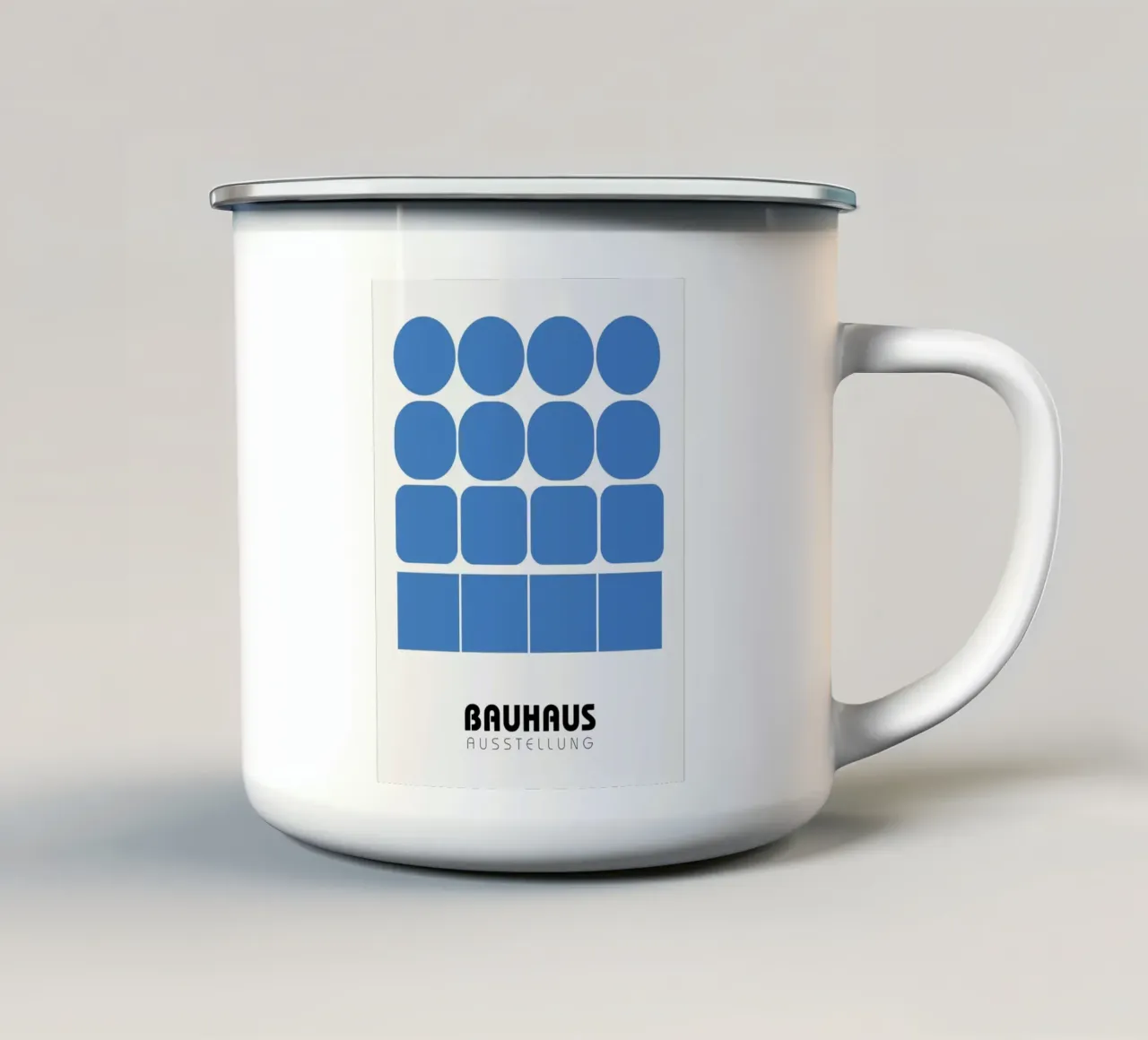 Blaues Bauhaus Raster – Geometrisches Design 1923 Emaille Tasse von Casa Calm