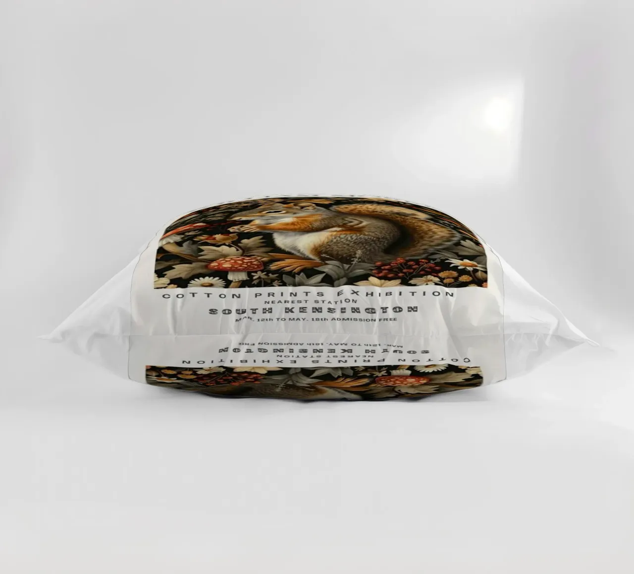 simpatico scoiattolo con fiori cuscino da Ropech Shop
