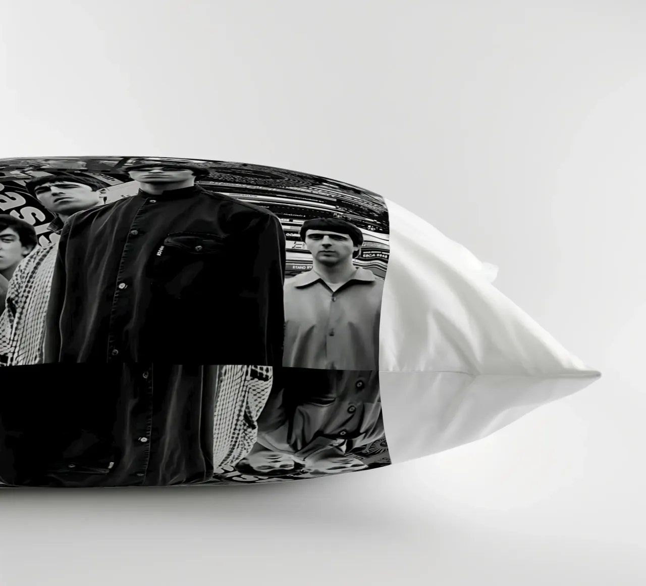 Oasi in bianco e nero cuscino da domherrick1