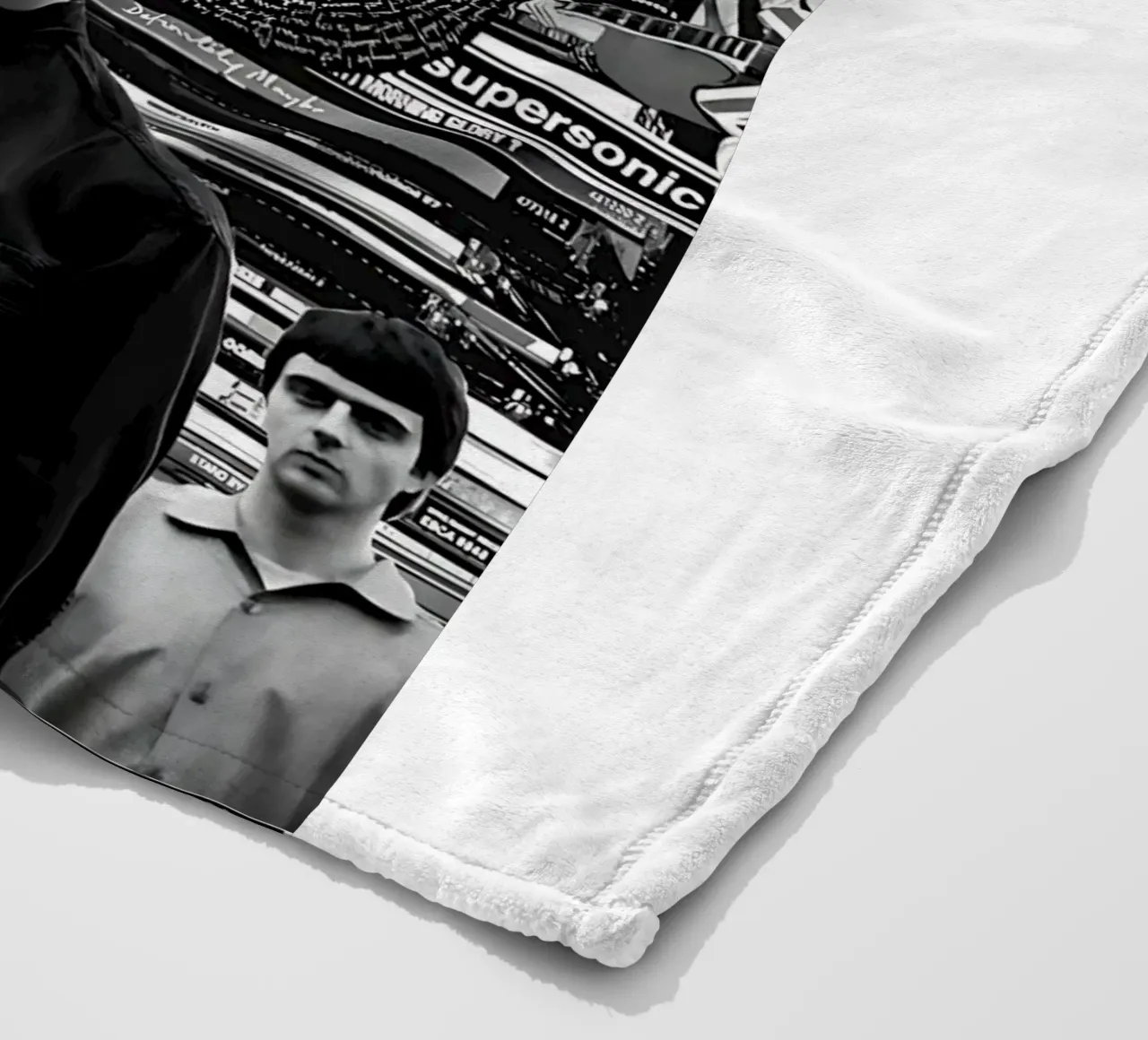 Oasi in bianco e nero coperta in pile da domherrick1