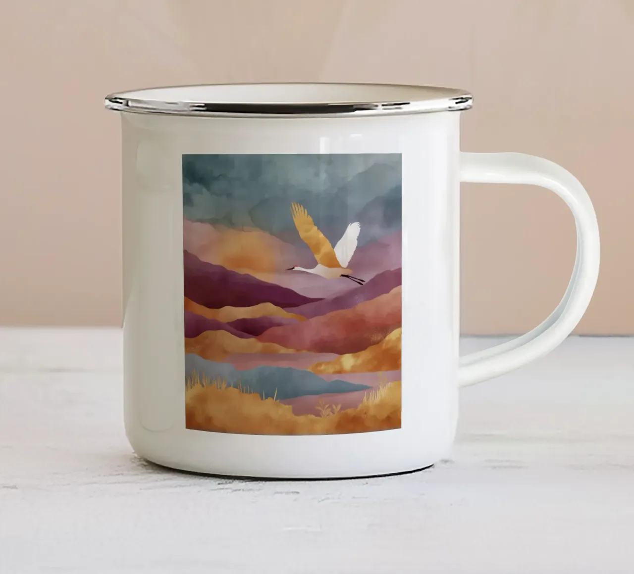Golden Silence - A Crane Glides Above Painted Hills tazza in smalto da Dune