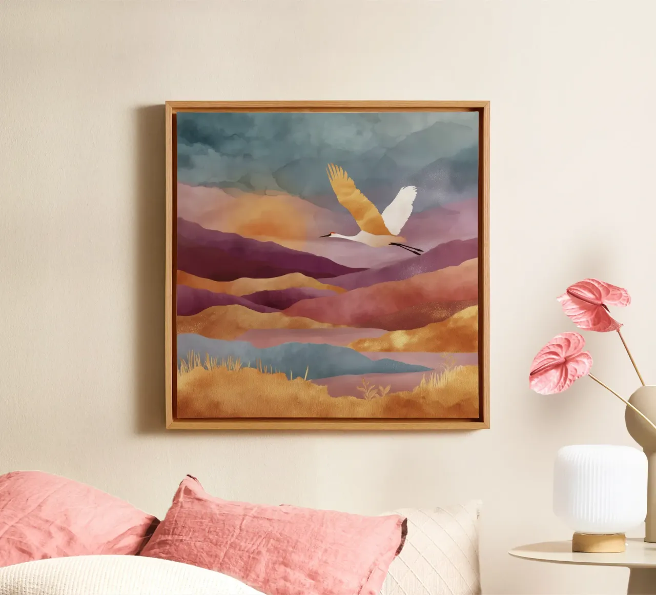 Golden Silence - A Crane Glides Above Painted Hills tela con Cornice a cassetta da Dune