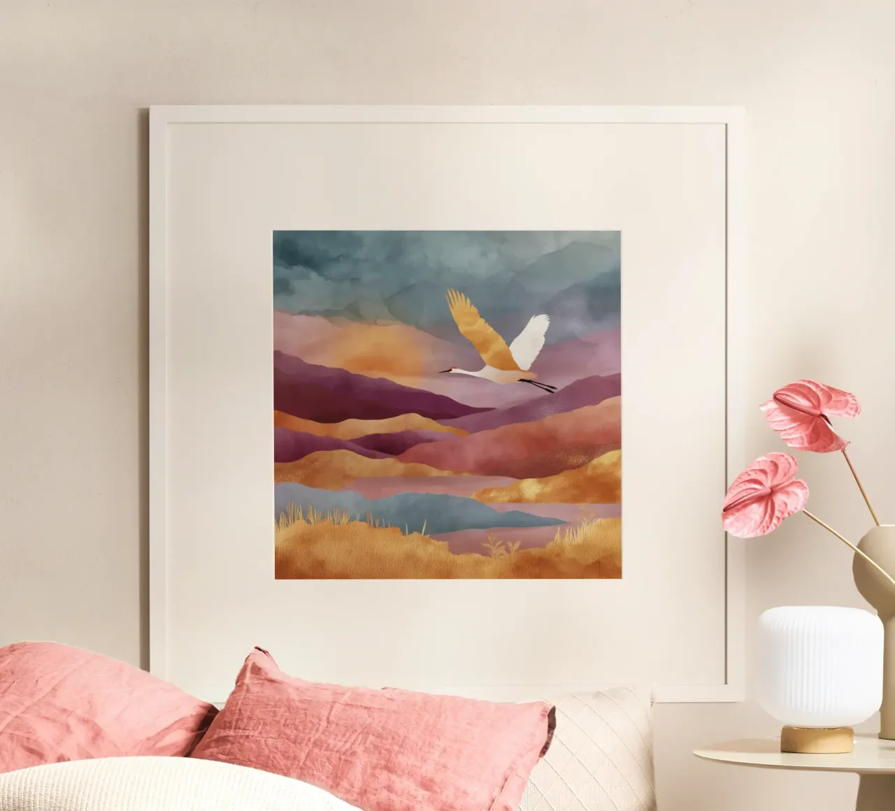 Golden Silence - A Crane Glides Above Painted Hills poster con telaio in alluminio da Dune