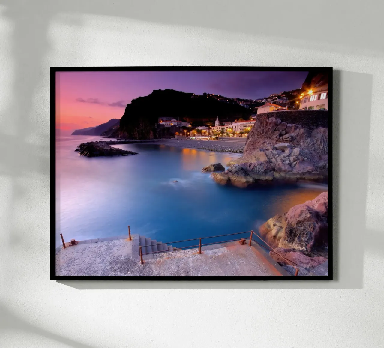 Beautiful sunset in beach poster con telaio in alluminio da Musadad Shop