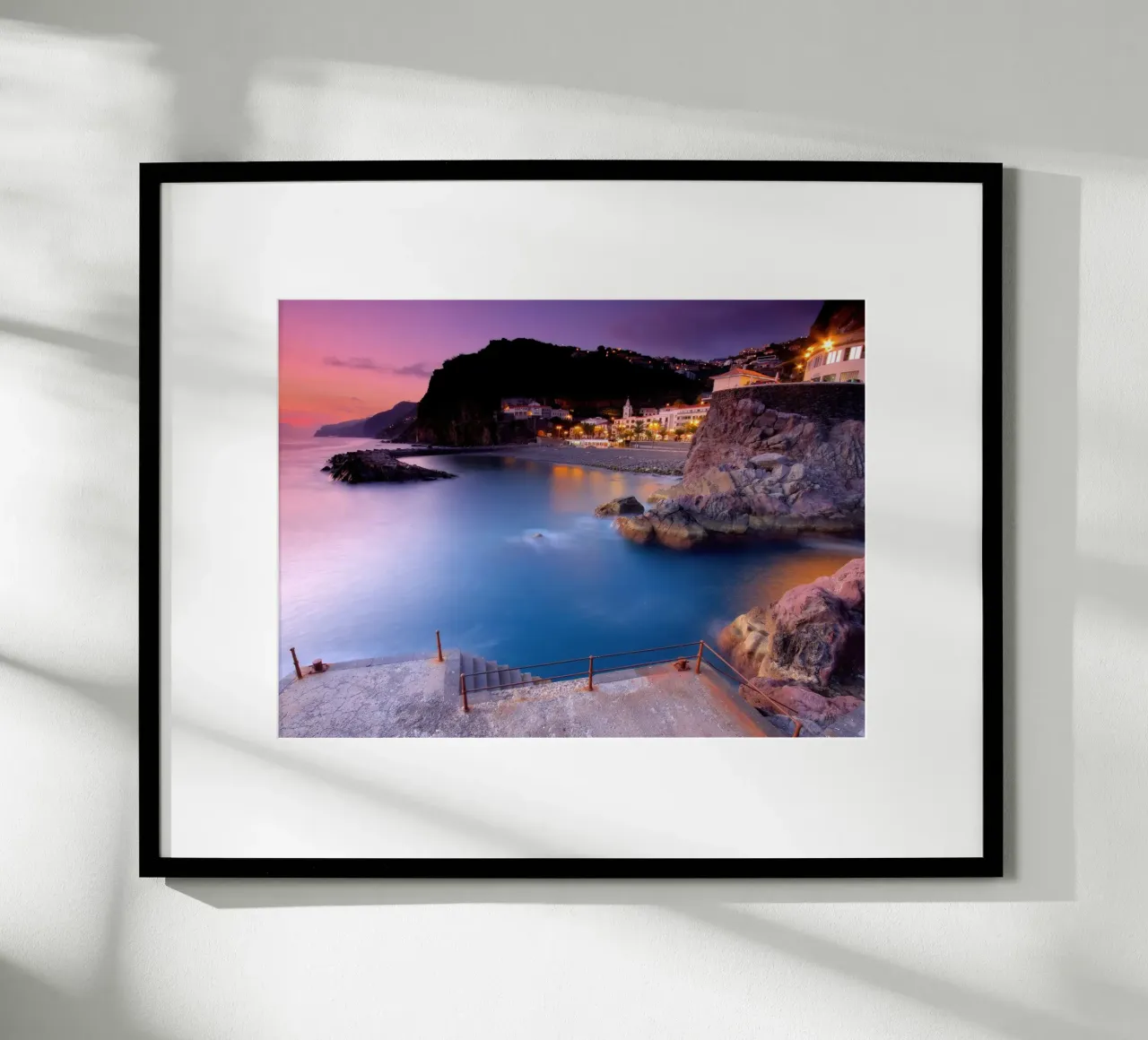 Beautiful sunset in beach poster con telaio in alluminio da Musadad Shop