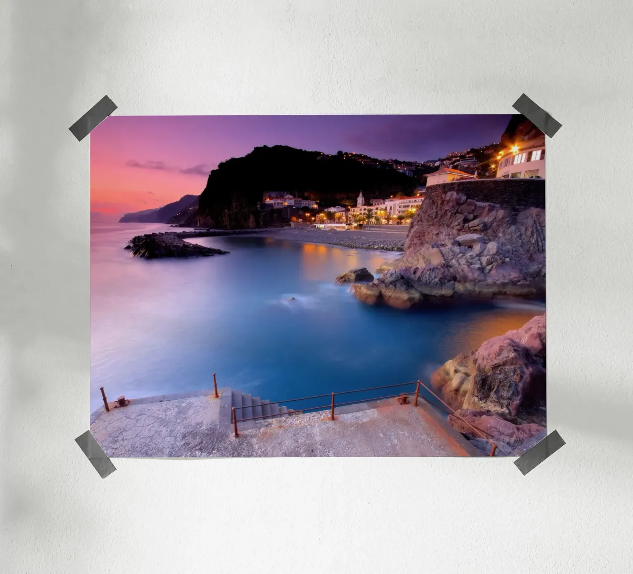 Beautiful sunset in beach poster con telaio in alluminio da Musadad Shop