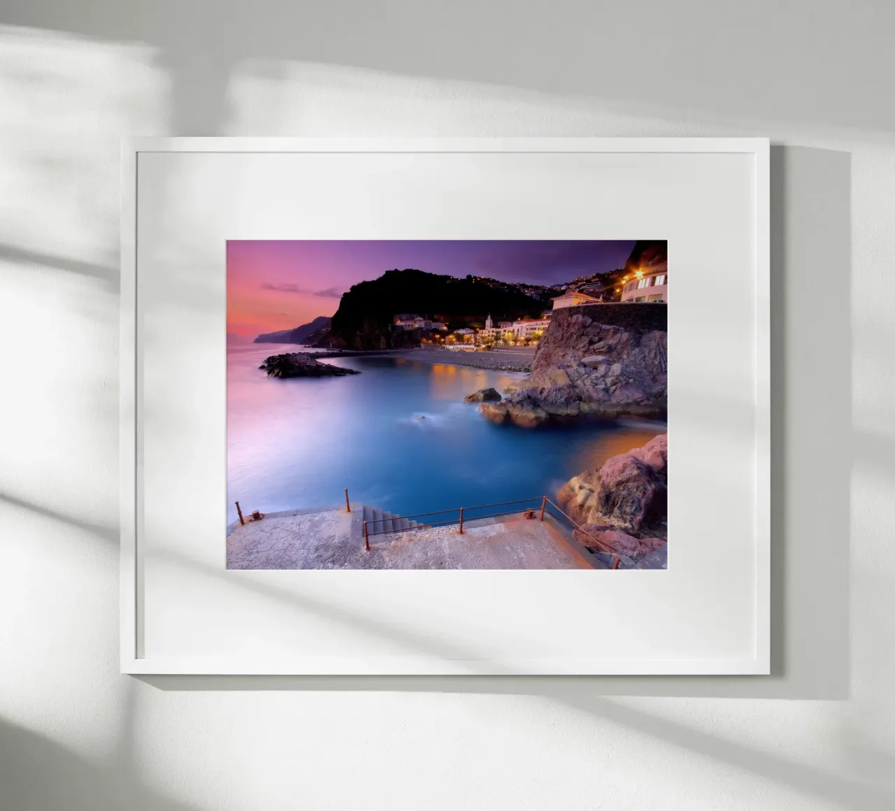 Beautiful sunset in beach poster con telaio in alluminio da Musadad Shop