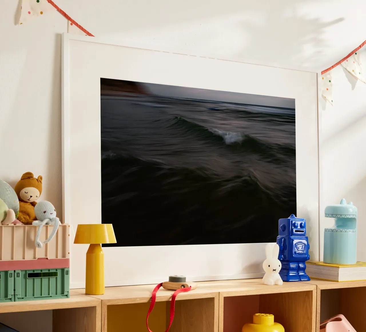 L'unicità delle onde XLVII poster con telaio in plastica da Tal Paz-Fridman