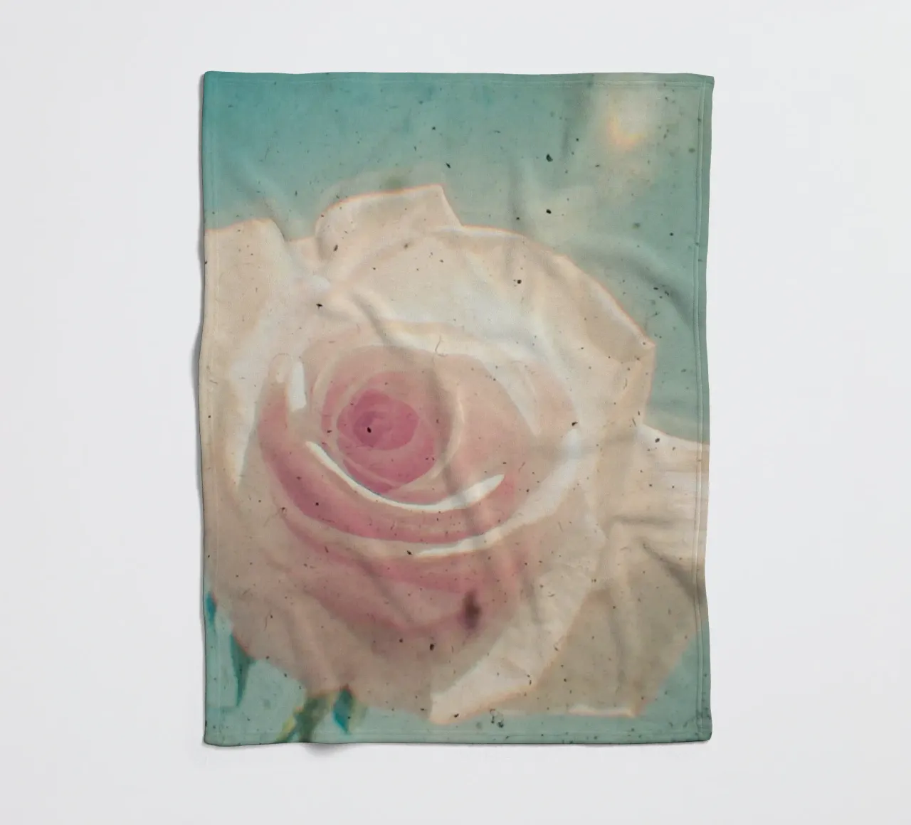 Una rosa con qualsiasi altro nome coperta in pile da Cassia Beck Photography