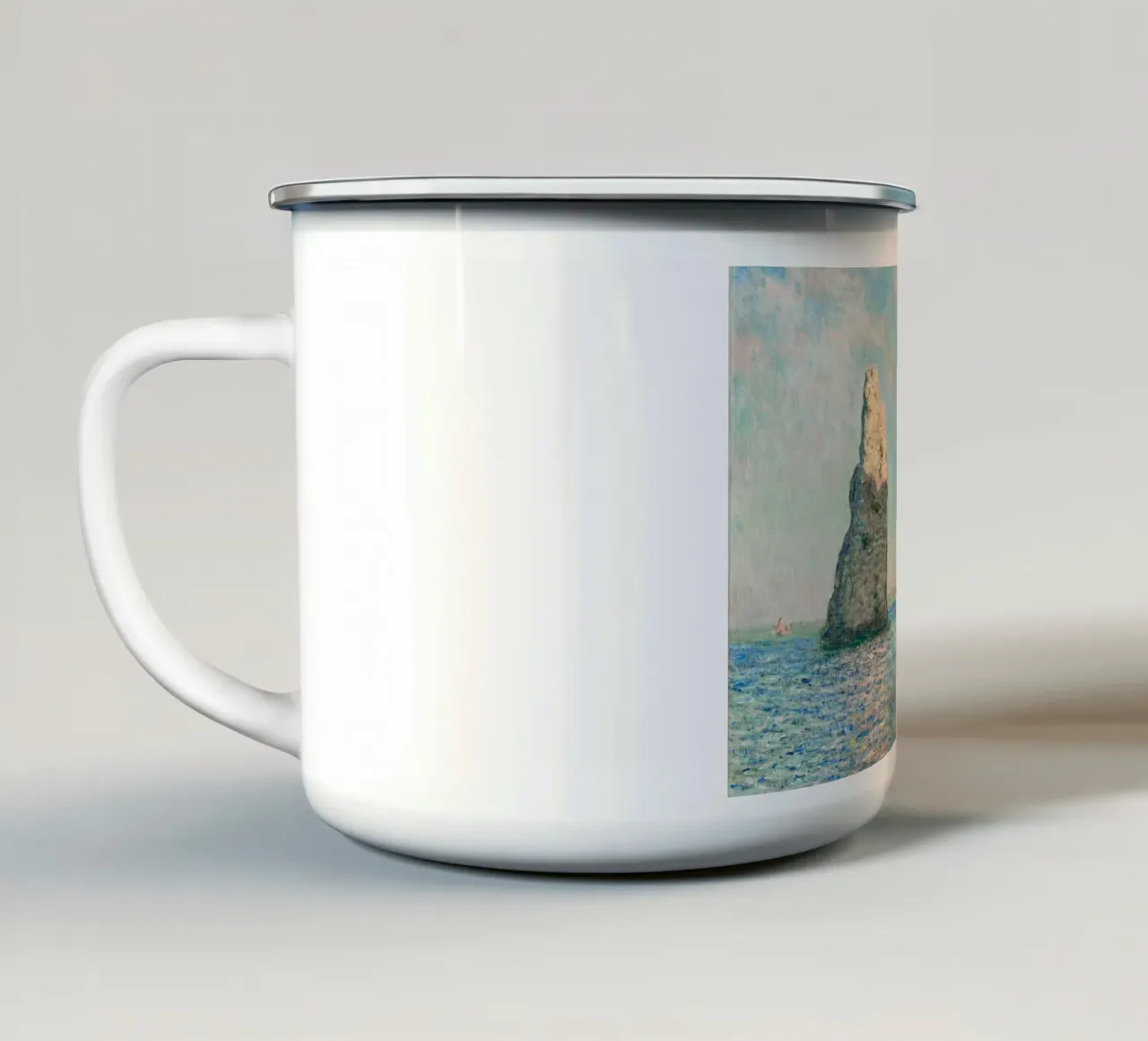 Poster impressionista sulla spiaggia di Etretat di Monet tazza in smalto da dawnthesea