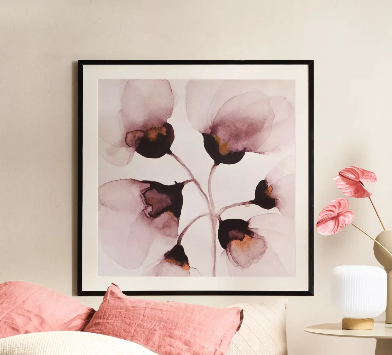 Blume Aquarellmalerei in staubigem Rosa Poster mit Kunststoffrahmen von Ingrid Beddoes